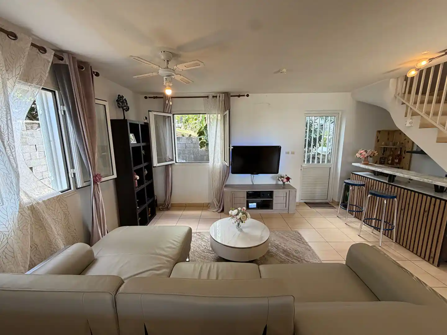 Photo 2 - Maison à vendre - Ancien 349 800 € 3 pièces 2 chambres 71.95 m² Saint-Denis Sainte-clotilde 97490