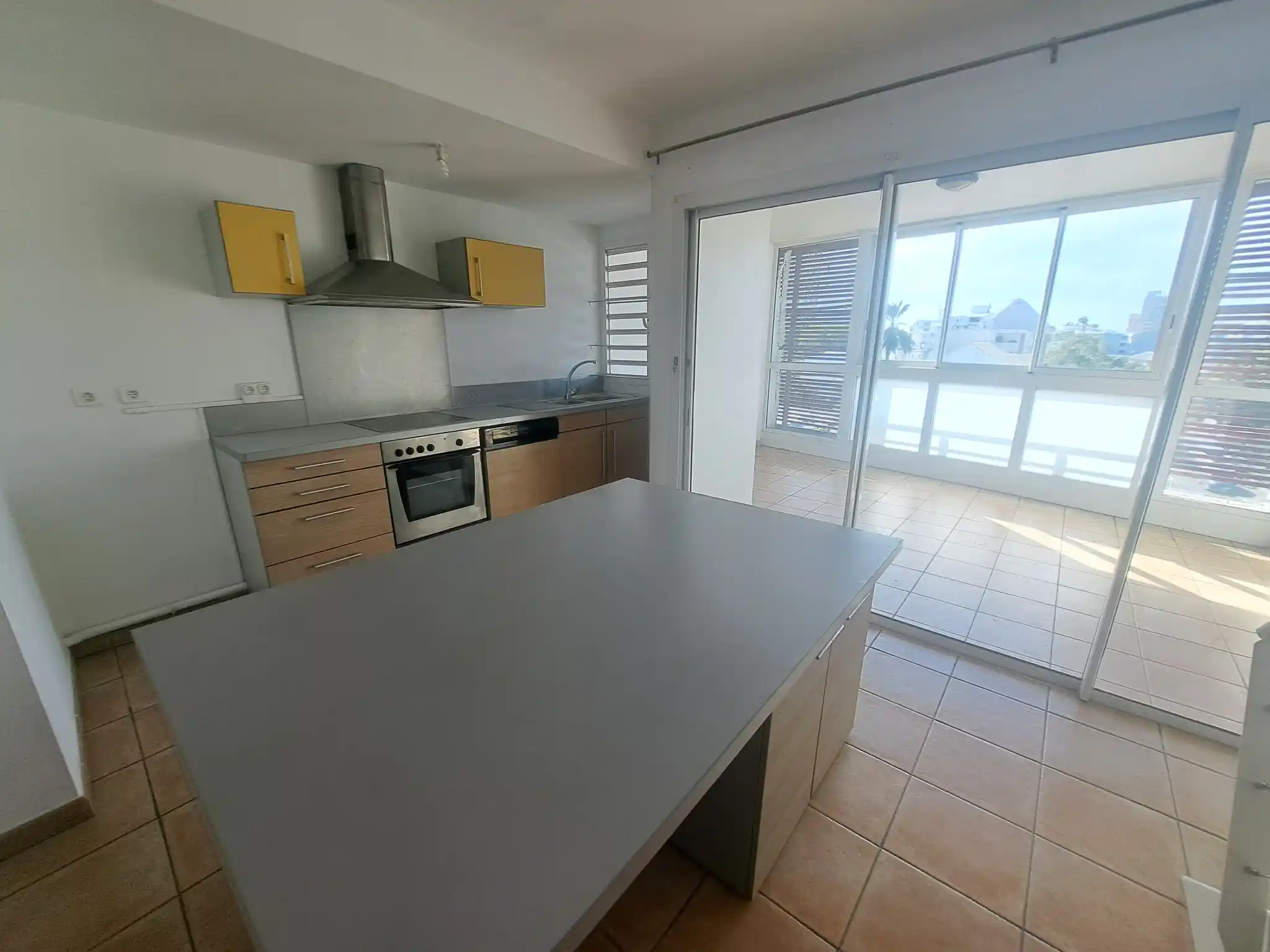 Photo 1 - Appartement à louer - Ancien 942 € 3 pièces 2 chambres 67.32 m² Saint-Denis 97400