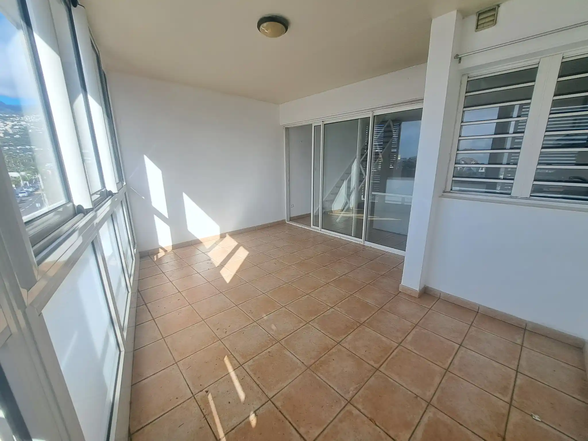 Photo 4 - Appartement à louer - Ancien 942 € 3 pièces 2 chambres 67.32 m² Saint-Denis 97400