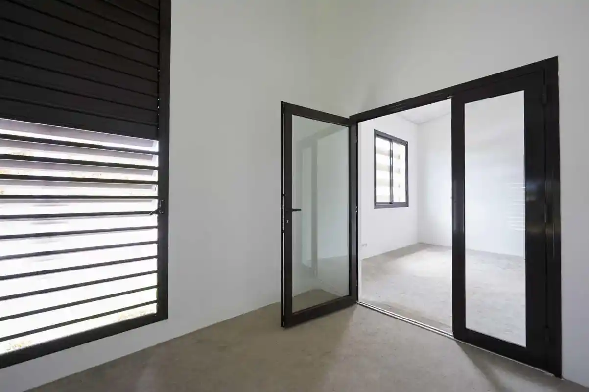 Photo 4 - Local / Bureaux à louer - Ancien 2 285,46 € 276 m² Saint-Benoît Bras-Fusil 97470