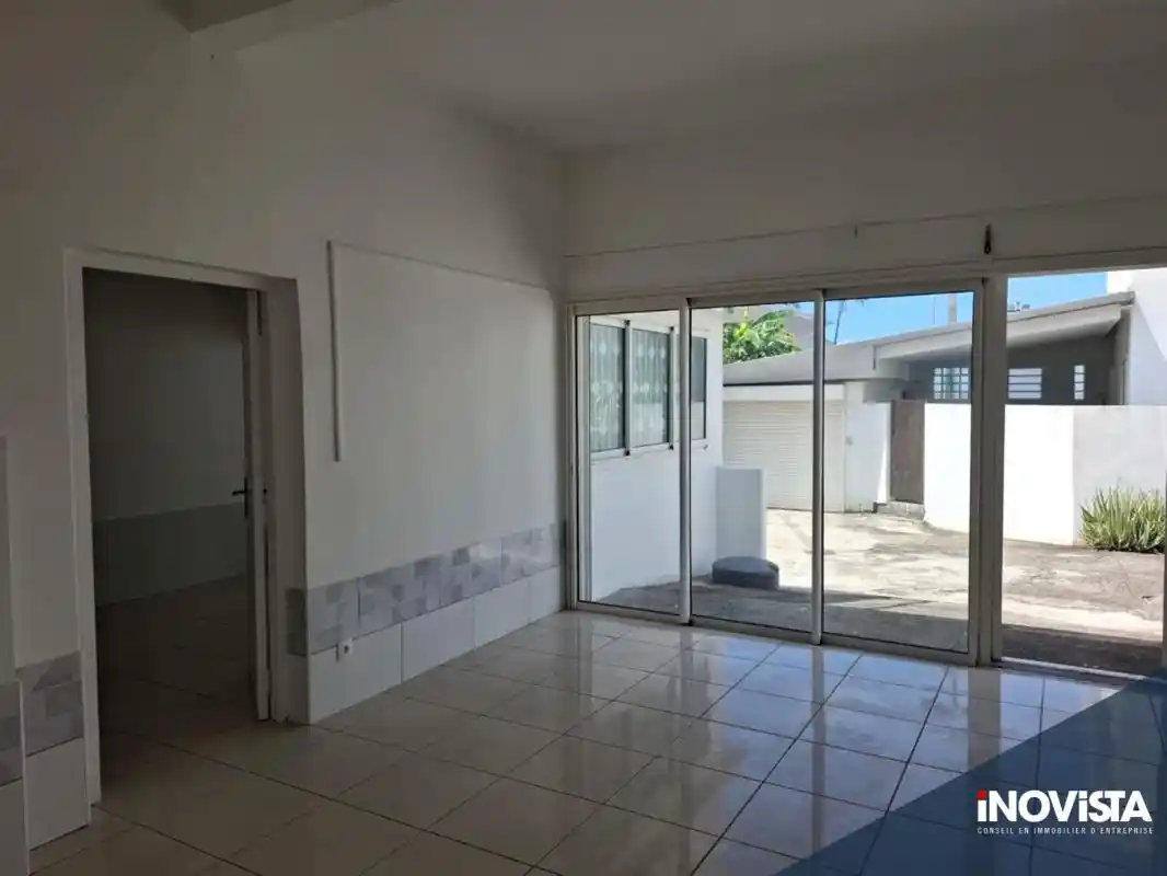 Photo 4 - Local / Bureaux à louer - Ancien 1 180 € 94 m² Saint-Pierre 97410