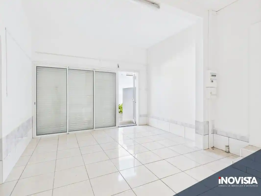 Photo 3 - Local / Bureaux à louer - Ancien 1 180 € 94 m² Saint-Pierre 97410