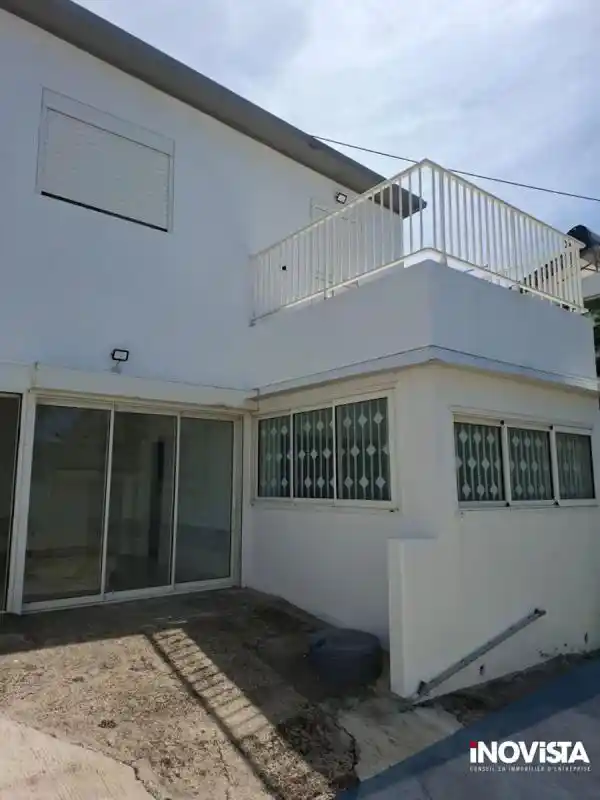 Photo 1 - Local / Bureaux à louer - Ancien 1 180 € 94 m² Saint-Pierre 97410