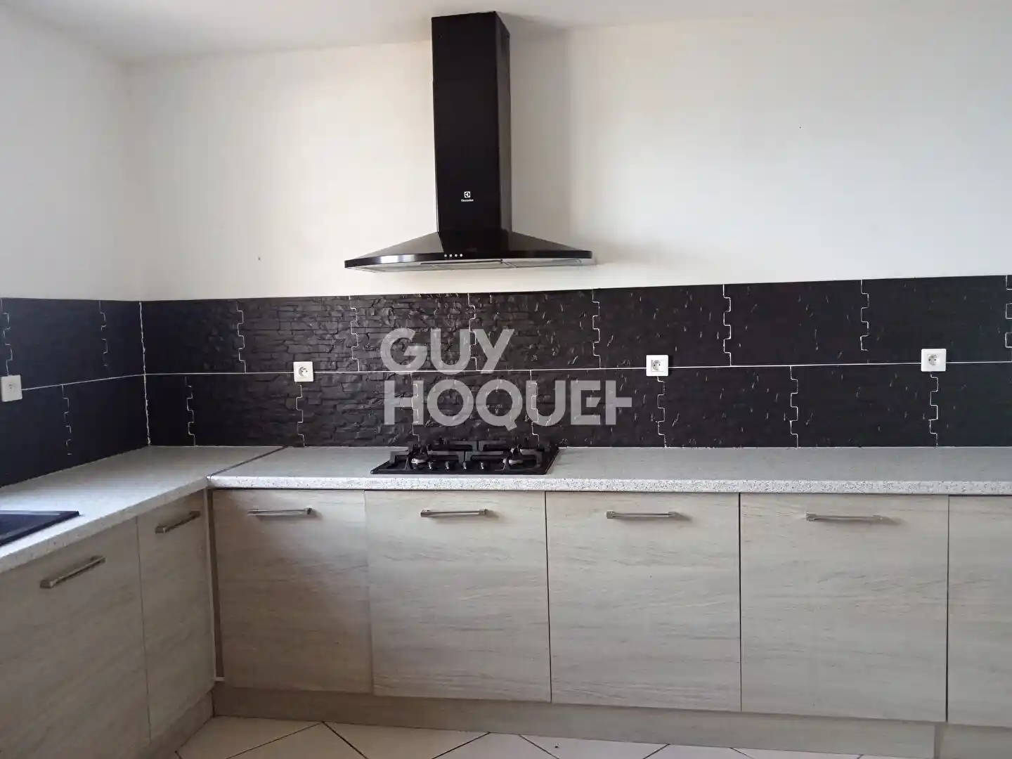 Photo 2 - Maison à louer - Ancien 1 240,5 € 4 pièces 3 chambres 93.54 m² Saint-Paul 97460