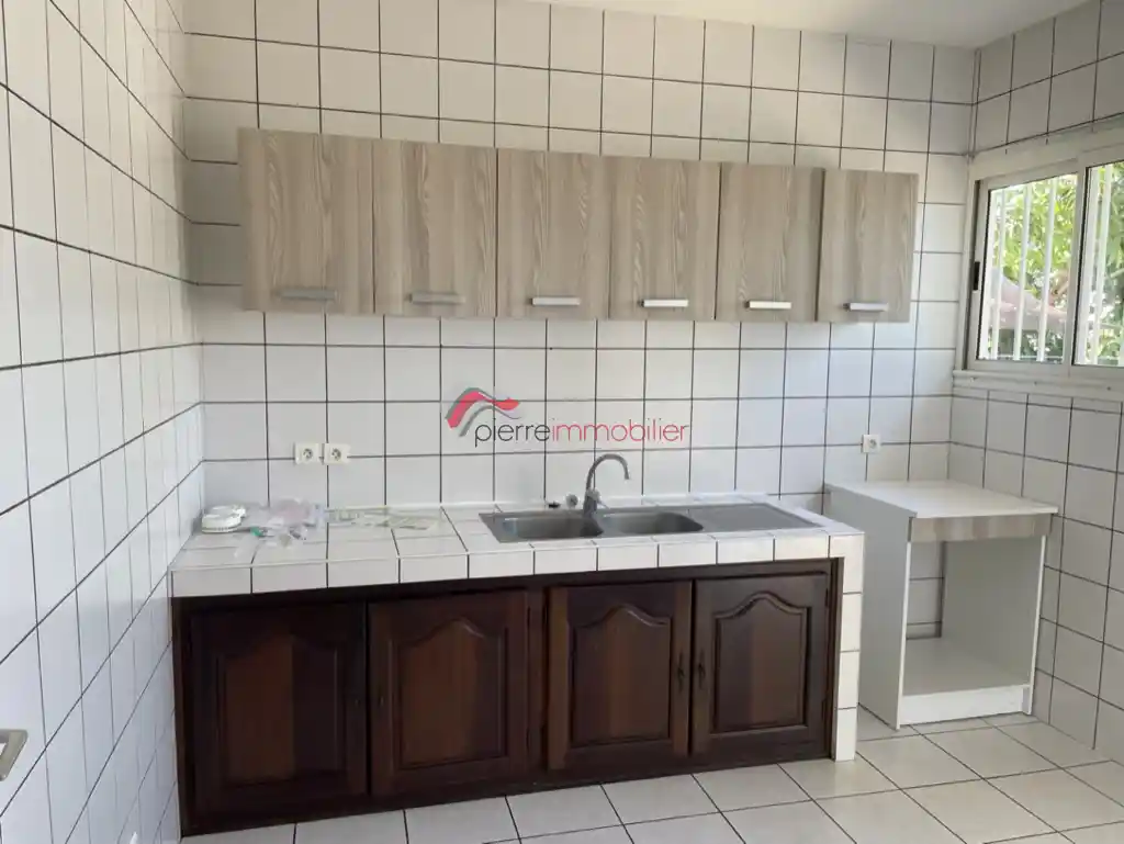 Photo 4 - Maison à louer - Ancien 1 015 € 4 pièces 3 chambres 91 m² Saint-Pierre 97410