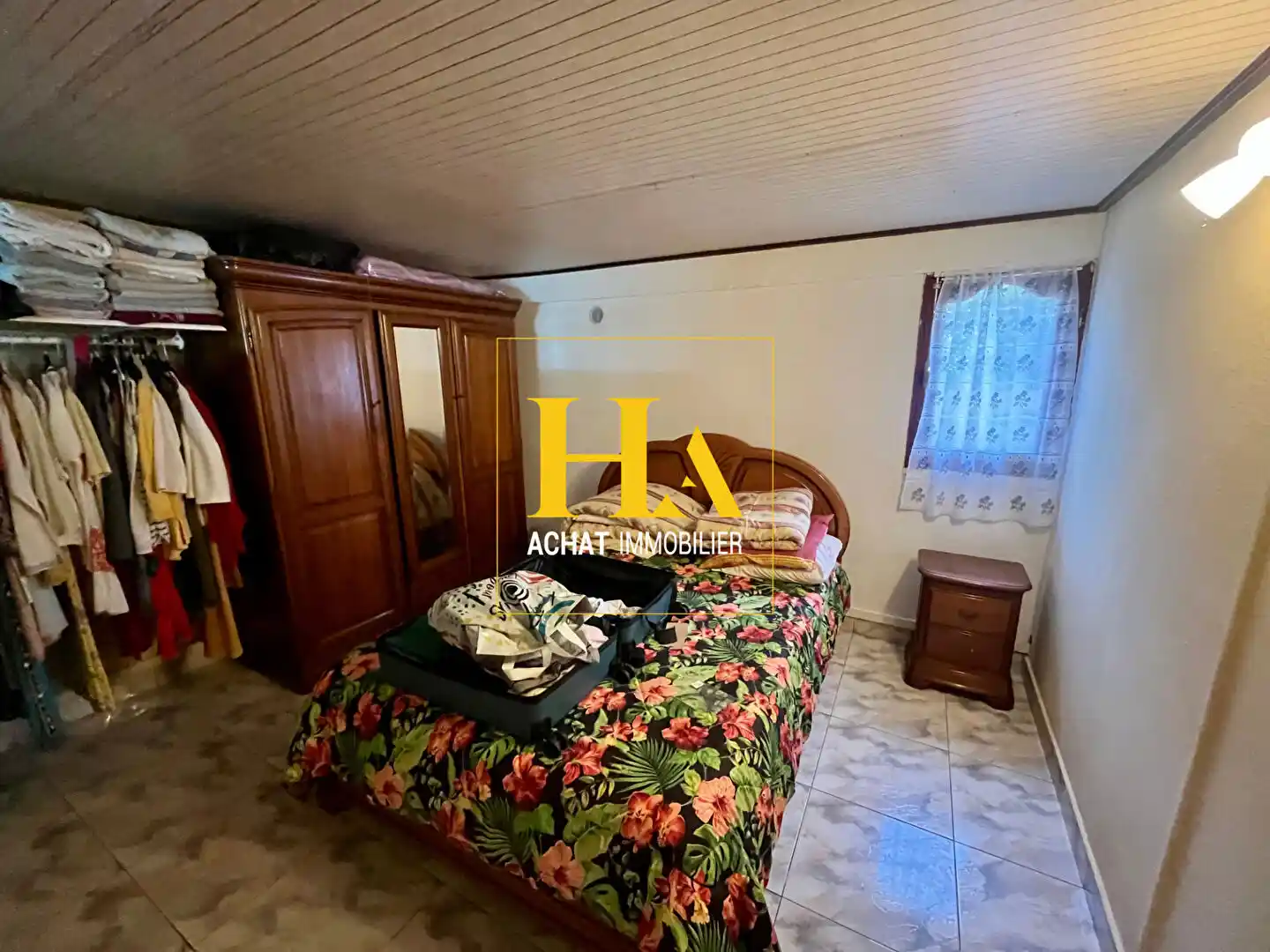 Photo 4 - Maison à vendre - Ancien 374 500 € 12 pièces 7 chambres 257.7 m² Saint-Paul Saint-Gilles les Hauts 97435