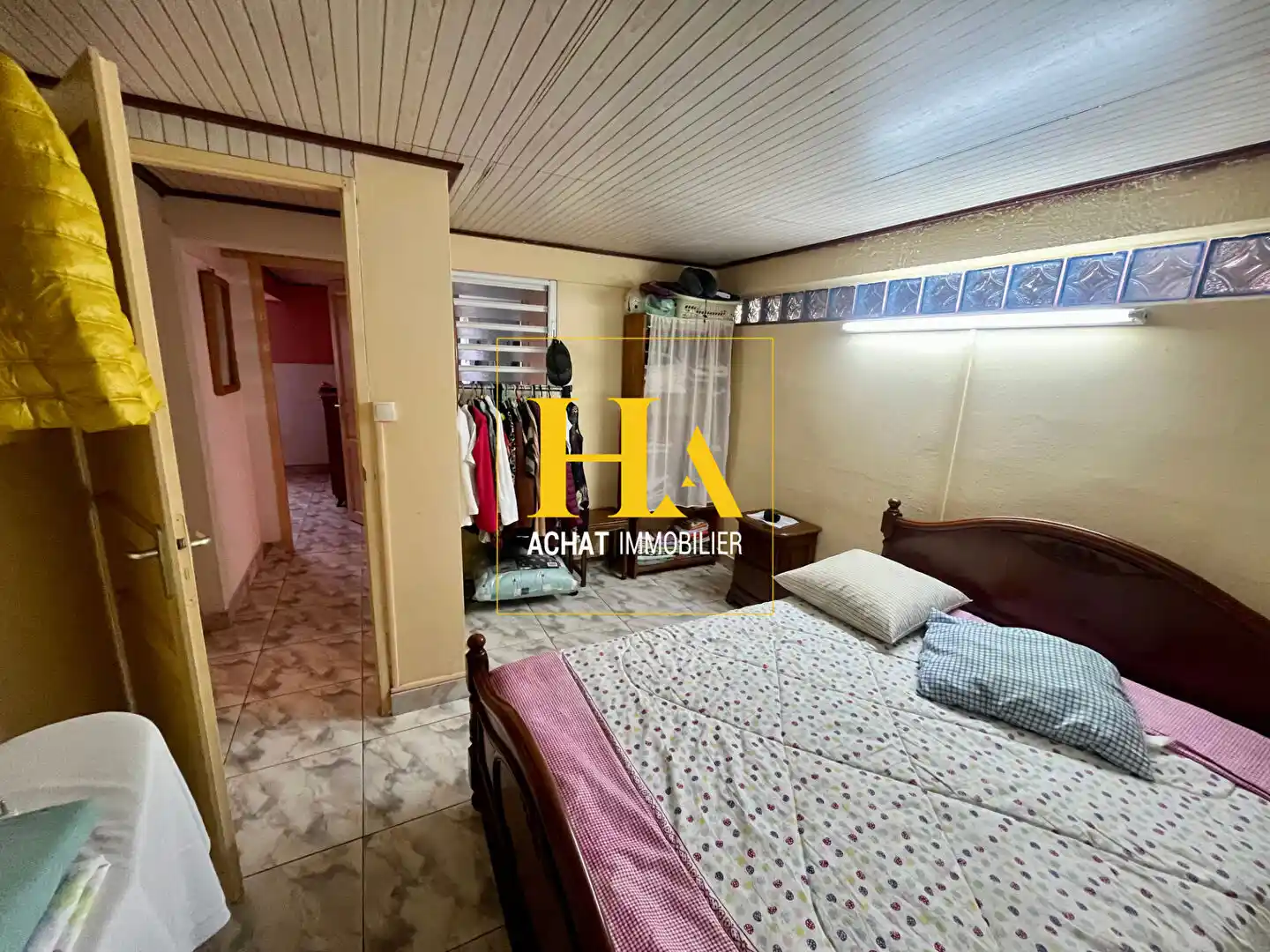 Photo 3 - Maison à vendre - Ancien 374 500 € 12 pièces 7 chambres 257.7 m² Saint-Paul Saint-Gilles les Hauts 97435