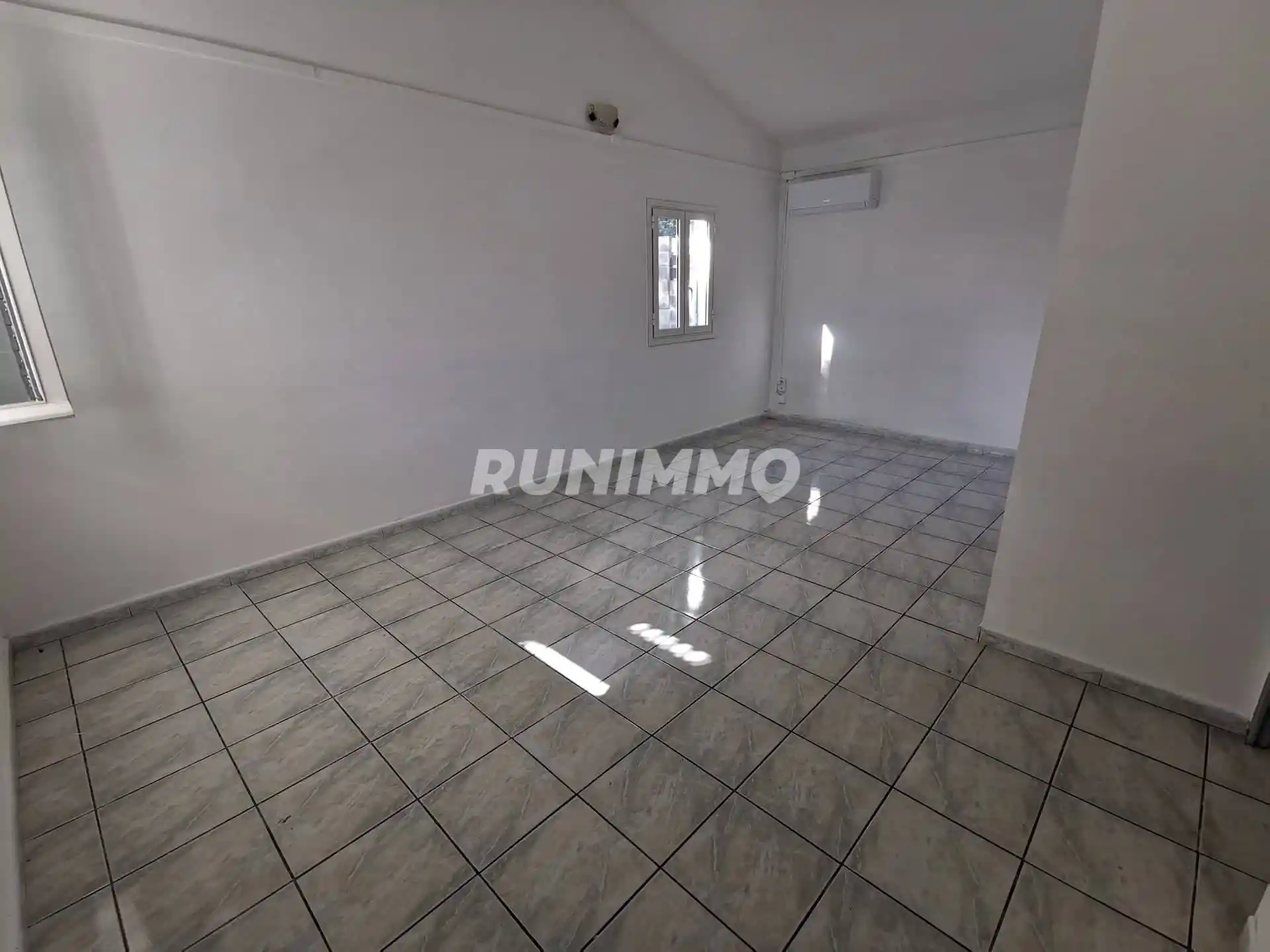 Photo 4 - Maison à louer - Ancien 1 275 € 5 pièces 4 chambres 78.3 m² Saint-Denis Sainte-clotilde 97490