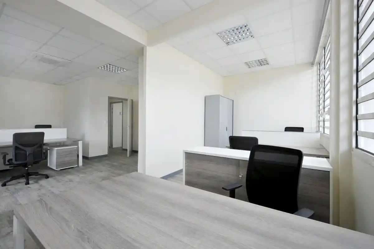 Photo 4 - Local / Bureaux à louer - Ancien 3 741 € 77 m² Saint-Paul 97460
