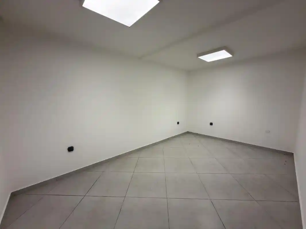Photo 3 - Local / Bureaux à louer - Ancien 2 600 € 150 m² Bras-Panon 97412
