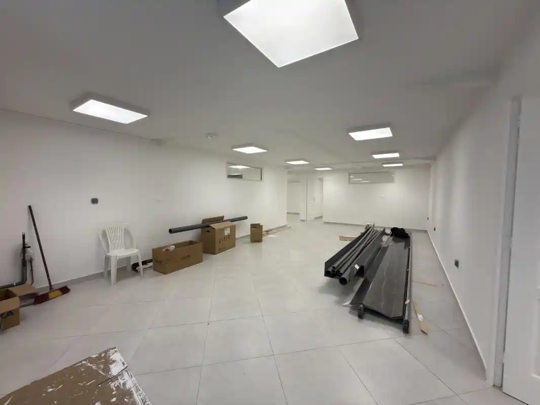 Photo 1 - Local / Bureaux à louer - Ancien 2 600 € 150 m² Bras-Panon 97412