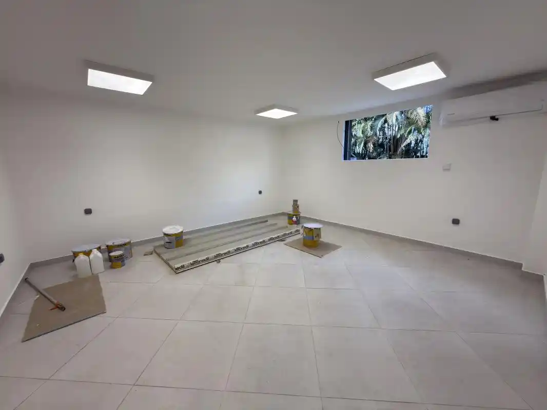 Photo 2 - Local / Bureaux à louer - Ancien 2 600 € 150 m² Bras-Panon 97412