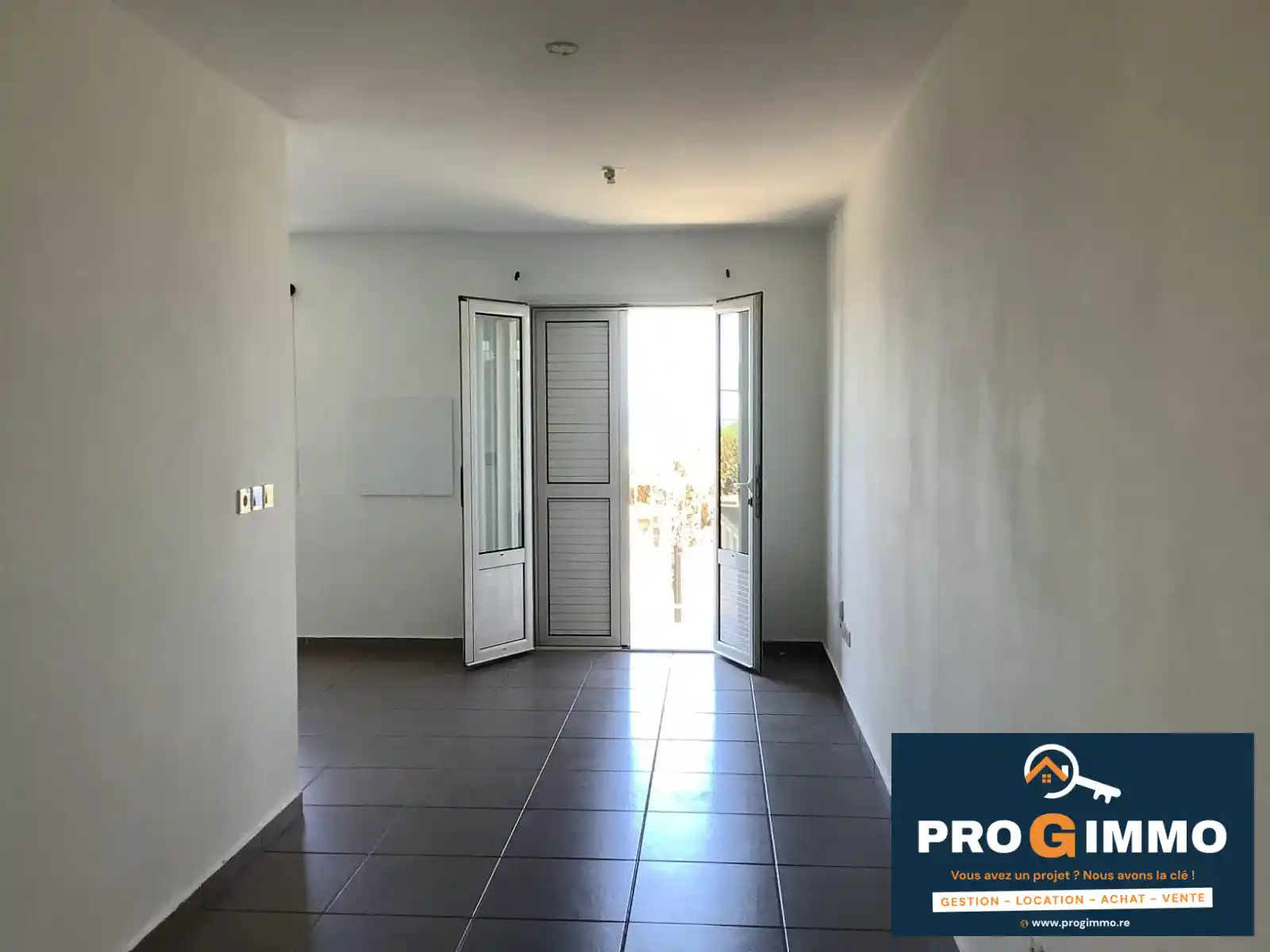 Photo 2 - Appartement à louer - Ancien 750 € 3 pièces 2 chambres 60 m² Sainte-Suzanne 97441