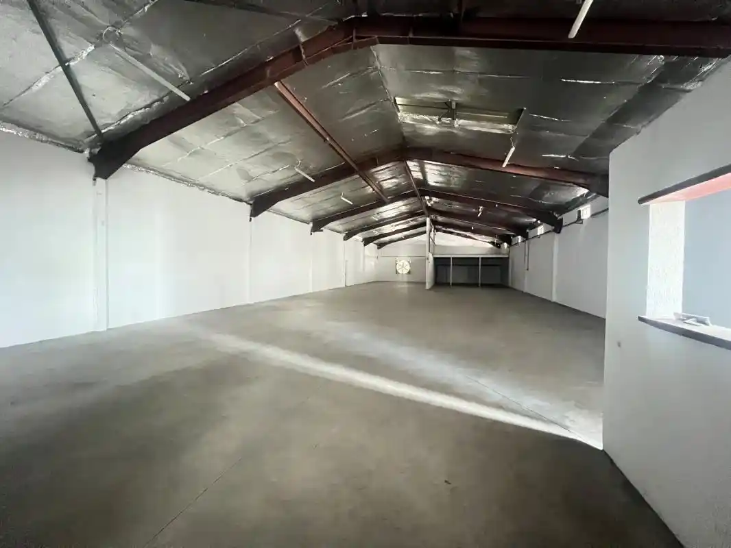 Photo 1 - Local / Bureaux à louer - Ancien 5 328 € 445 m² Saint-André 97440