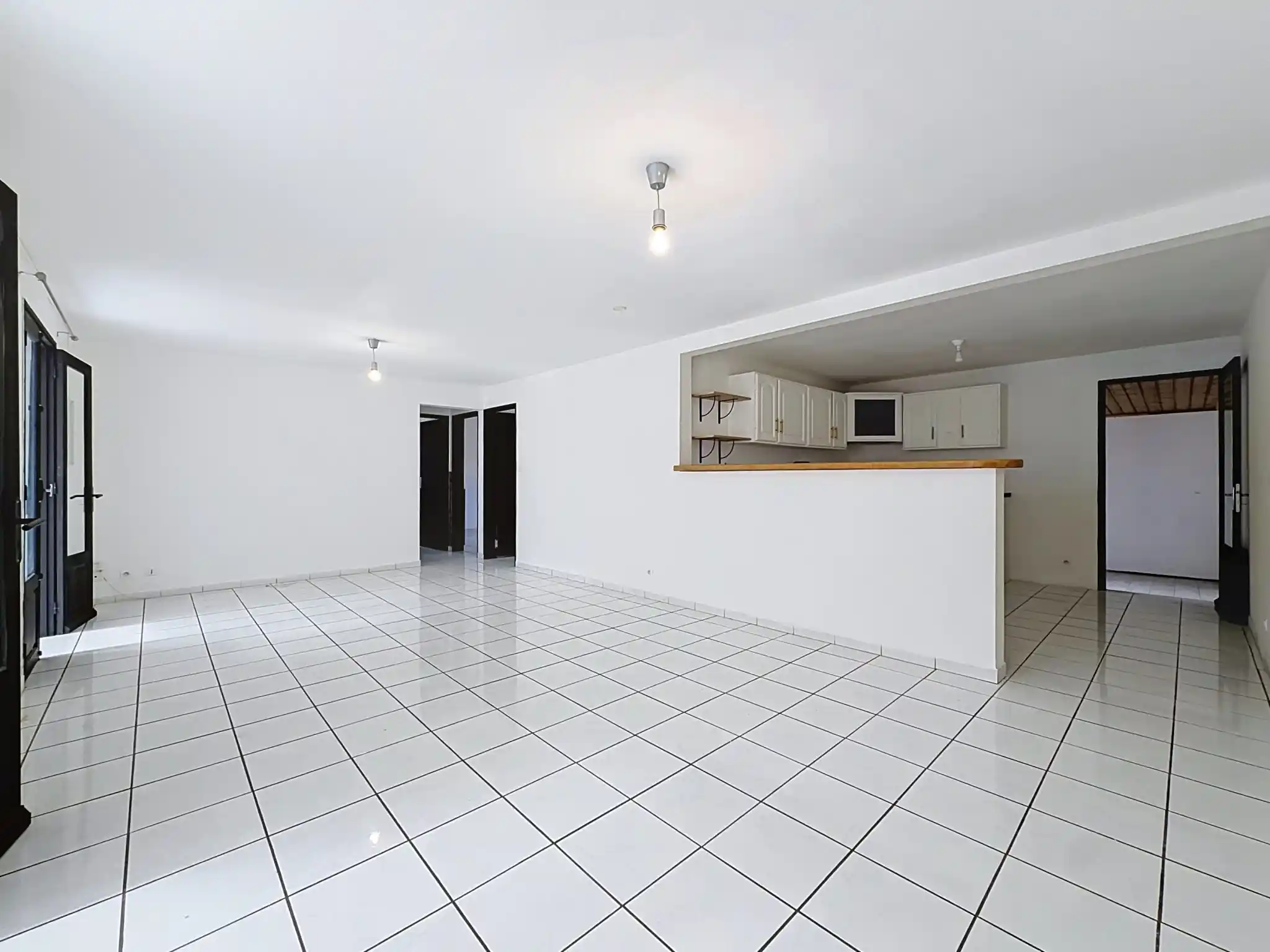 Photo 1 - Maison à louer - Ancien 1 350 € 4 pièces 3 chambres 101 m² L'Étang-Salé 97427