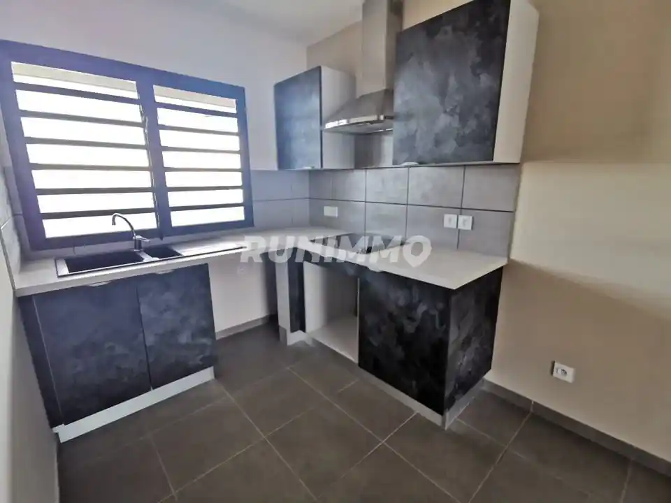 Photo 3 - Appartement à louer - Ancien 879 € 3 pièces 2 chambres 63.46 m² Saint-Pierre 97410