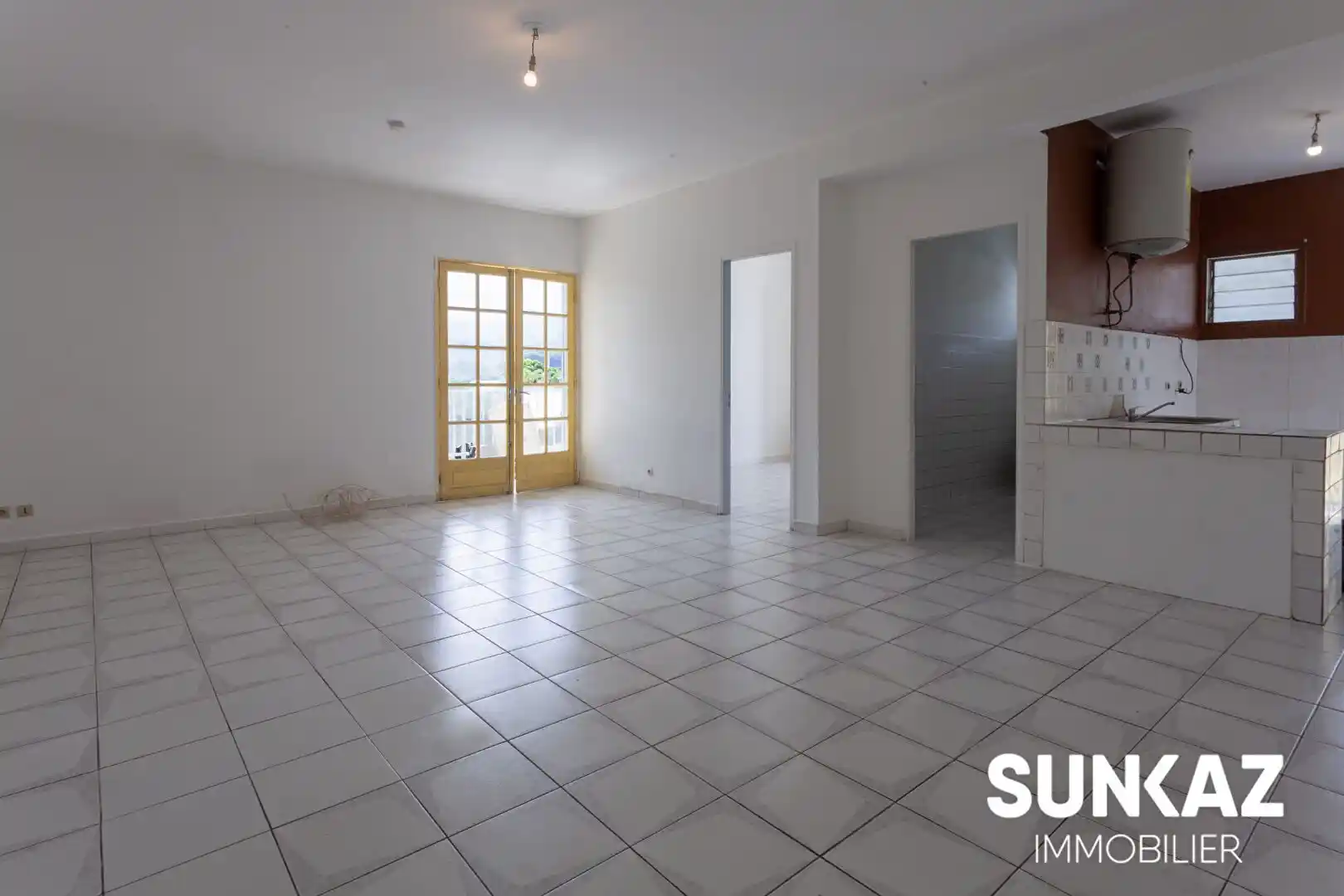 Photo 1 - Appartement à louer - Ancien 695 € 2 pièces 1 chambres 45 m² Saint-Pierre 97432