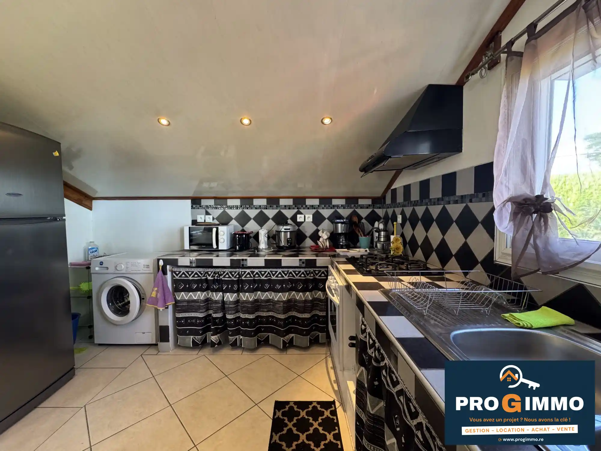 Photo 2 - Appartement à louer - Ancien 920 € 3 pièces 2 chambres 90 m² Le Tampon 97430