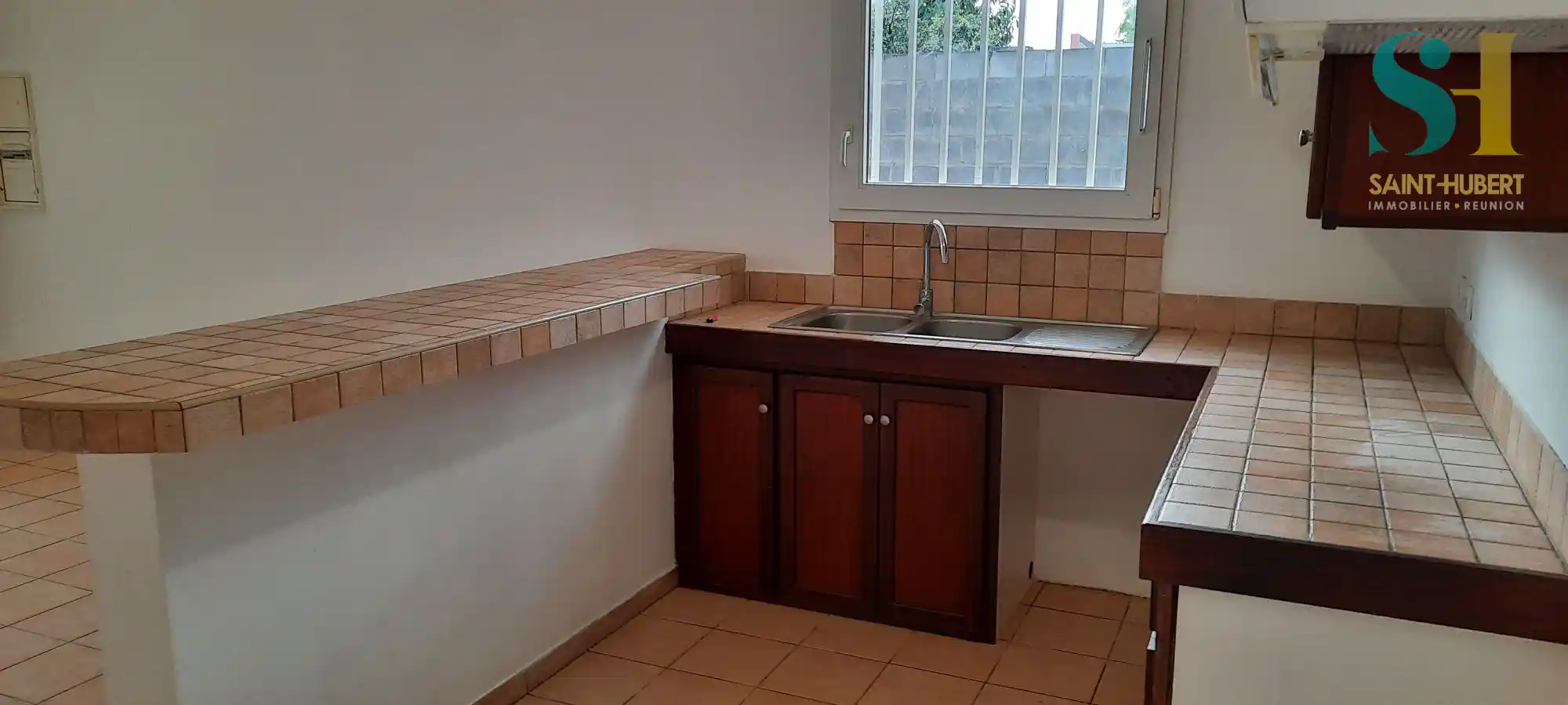 Photo 2 - Maison à louer - Ancien 1 267 € 4 pièces 3 chambres 90 m² Sainte-Marie 97438