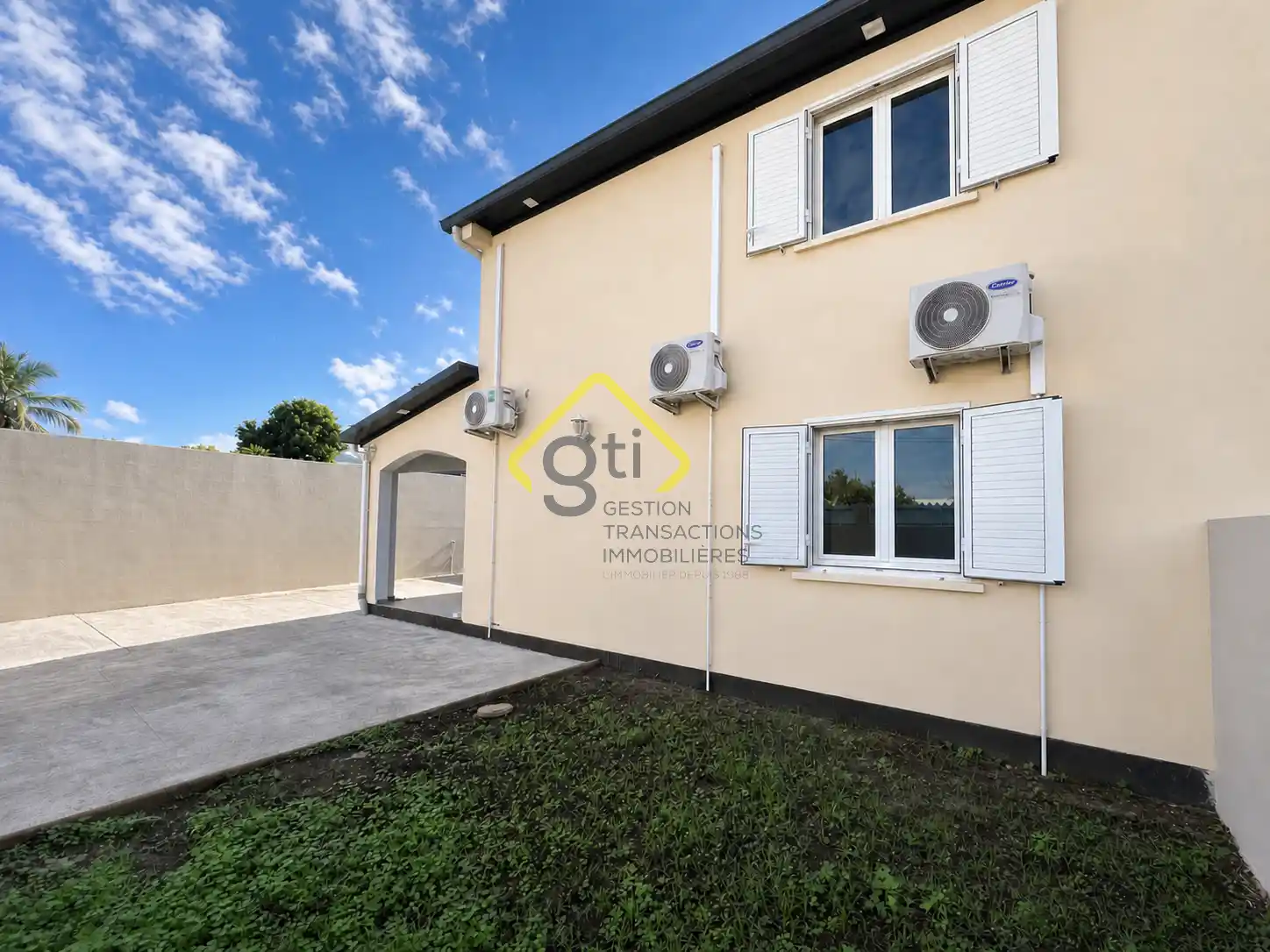 Photo 2 - Maison à louer - Ancien 1 190,5 € 4 pièces 3 chambres 111 m² Saint-Pierre 97432
