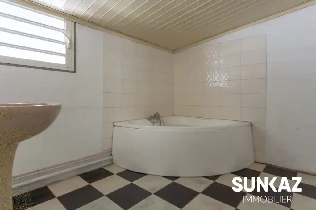 Photo 3 - Appartement à louer - Ancien 678 € 2 pièces 35 m² Saint-Pierre 97410