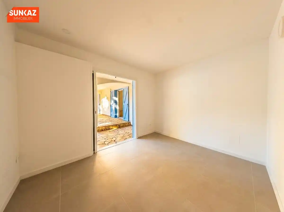 Photo 4 - Maison à louer - Ancien 2 780 € 4 pièces 3 chambres 170 m² Saint-Pierre 97432