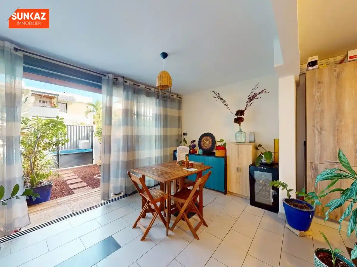 Photo 2 - Maison à vendre - Ancien 324 800 € 4 pièces 3 chambres 97.93 m² Saint-Pierre 97410