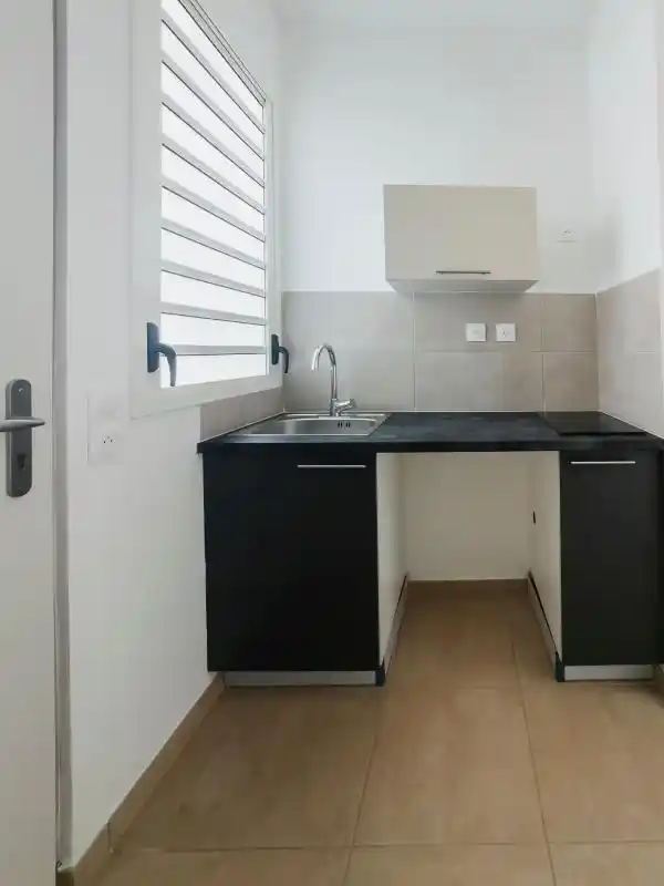 Photo 2 - Appartement à louer - Ancien 450 € 1 pièces 1 chambres 1 m² Le Tampon 97430