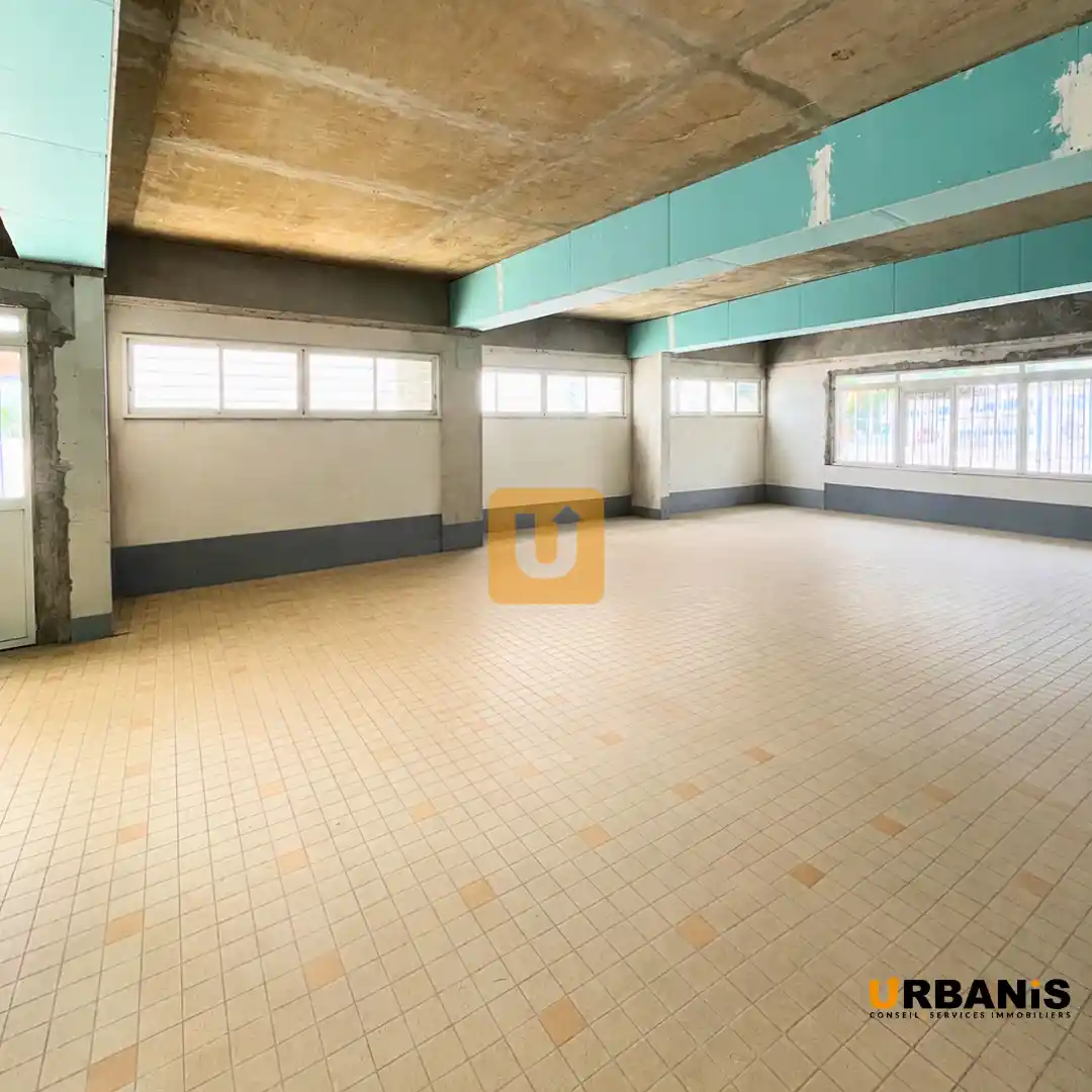 Photo 1 - Local / Bureaux à vendre - Ancien 533 000 € 211 m² Saint-Denis 97400
