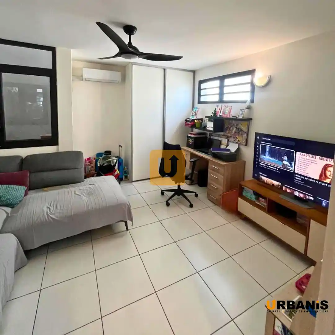Photo 2 - Maison à vendre - Ancien 304 000 € 4 pièces 3 chambres 116,5 m² Le Port 97420