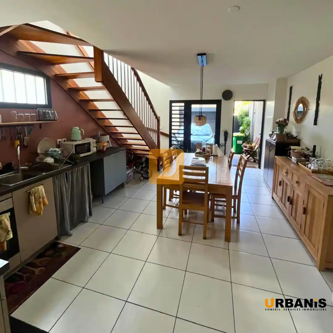 Photo 1 - Maison à vendre - Ancien 304 000 € 4 pièces 3 chambres 116,5 m² Le Port 97420