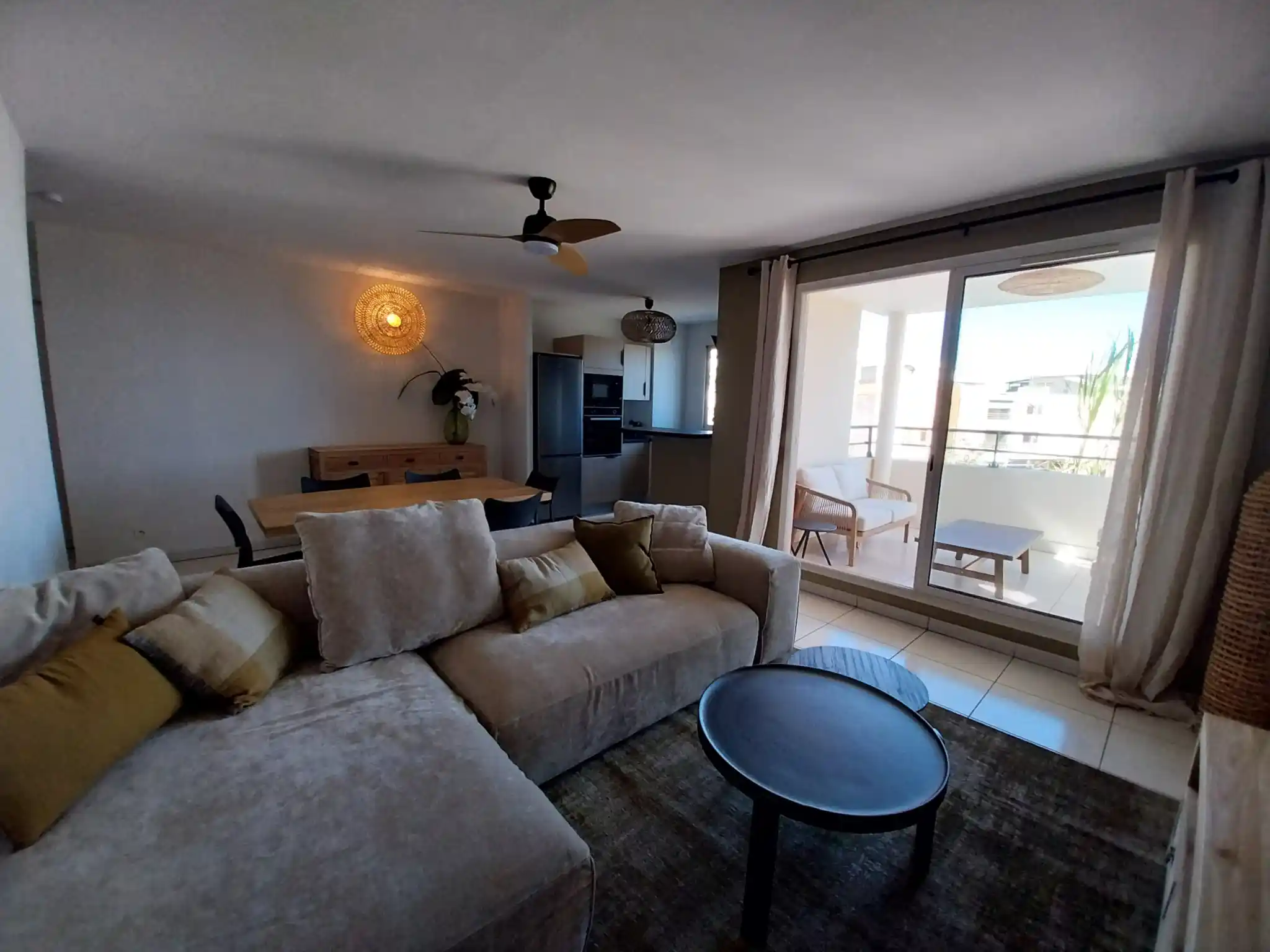 Photo 1 - Appartement à louer - Ancien 1 750 € 3 pièces 2 chambres 60.4 m² Saint-Paul Saint-Gilles les Bains 97434