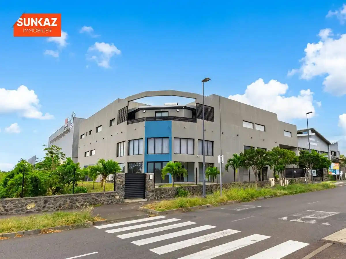 Photo 1 - Immeuble à vendre - Ancien 2 220 000 € 712 m² Saint-Pierre 97410