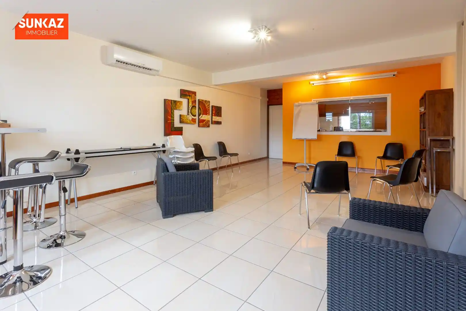 Photo 3 - Local / Bureaux à louer - Ancien 1 033,43 € 1 pièces 66 m² Saint-Pierre 97410
