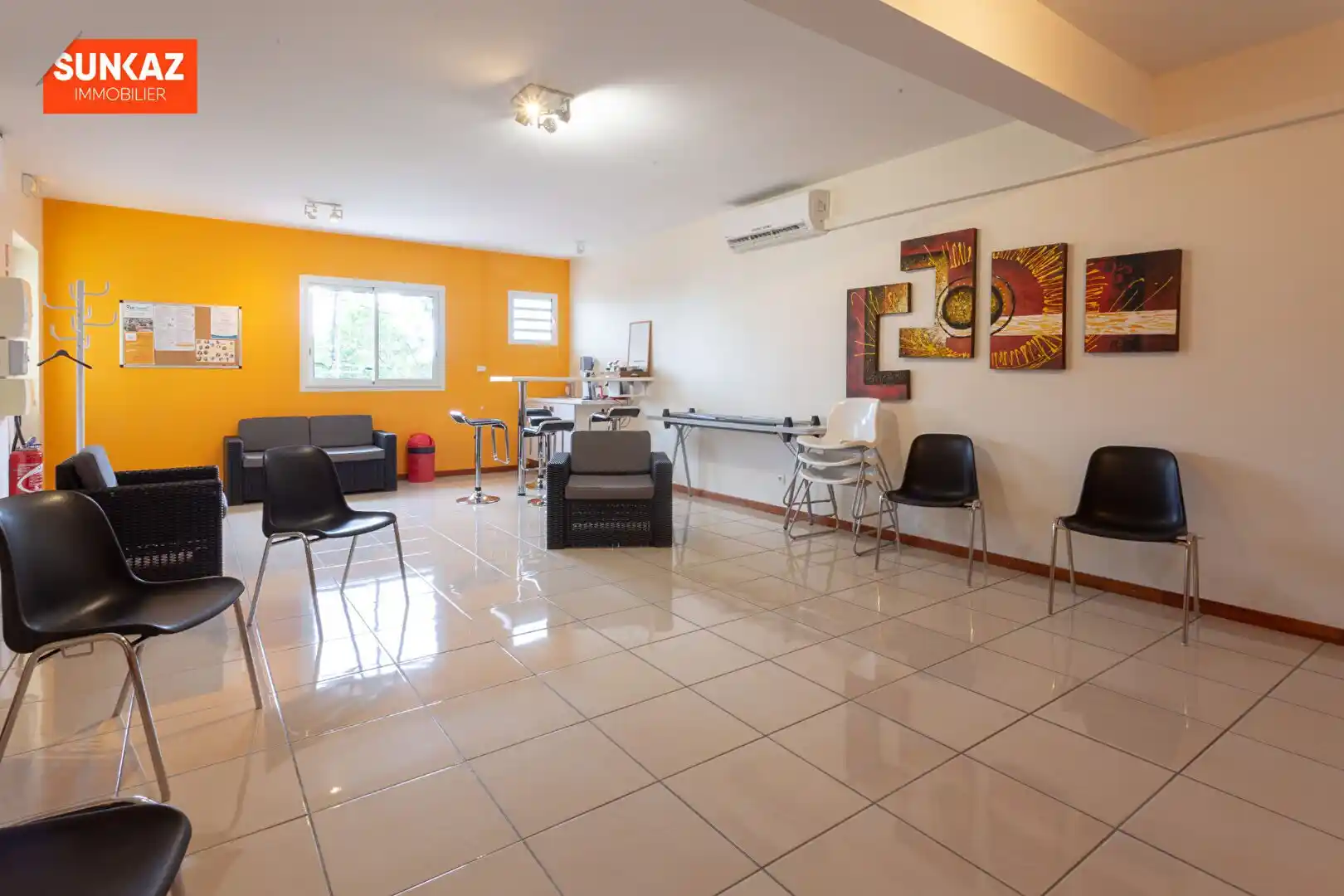 Photo 4 - Local / Bureaux à louer - Ancien 1 033,43 € 1 pièces 66 m² Saint-Pierre 97410