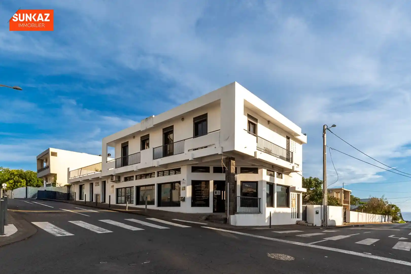 Photo 1 - Local / Bureaux à louer - Ancien 6 400 € 220 m² Saint-Pierre 97410