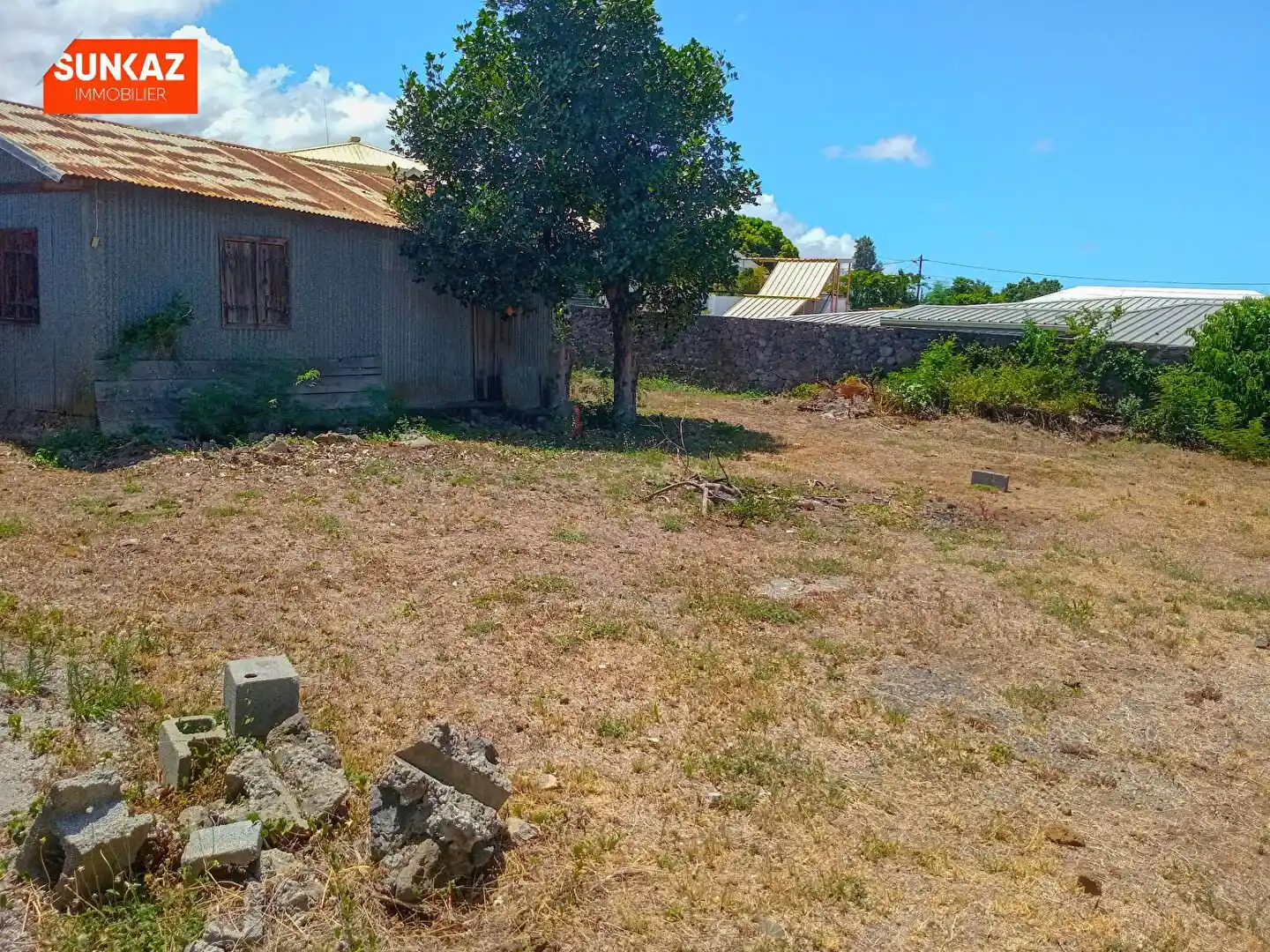 Photo 1 - Terrain à vendre - Ancien 234 000 € 654 m² Saint-Pierre 97410