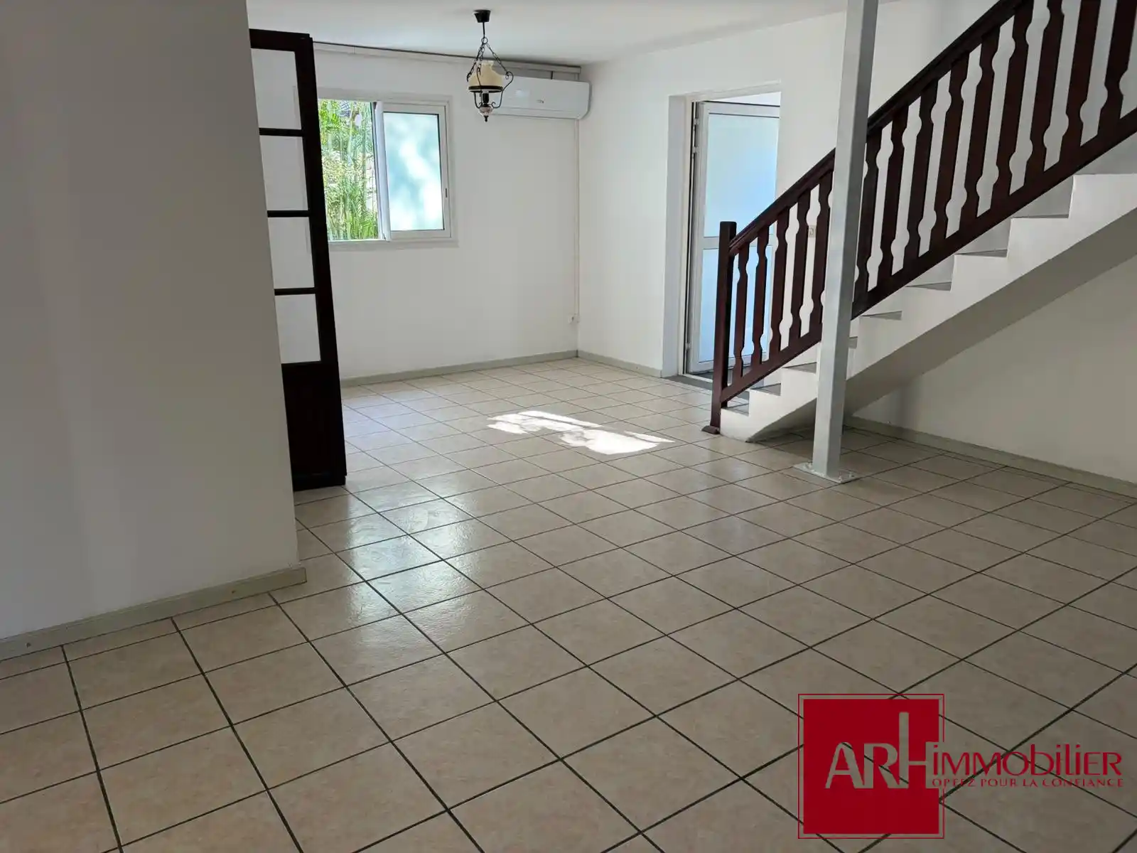 Photo 3 - Maison à louer - Ancien 1 650 € 5 pièces 4 chambres 135 m² Saint-Pierre 97432