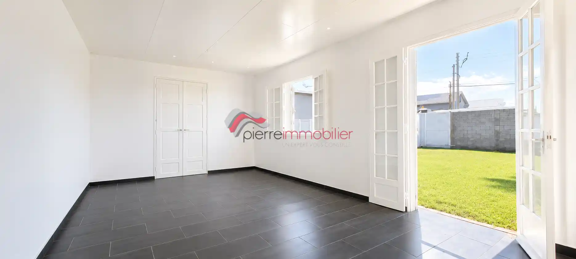Photo 2 - Local commercial à louer - Ancien 1 550 € 96 m² Saint-Pierre 97432