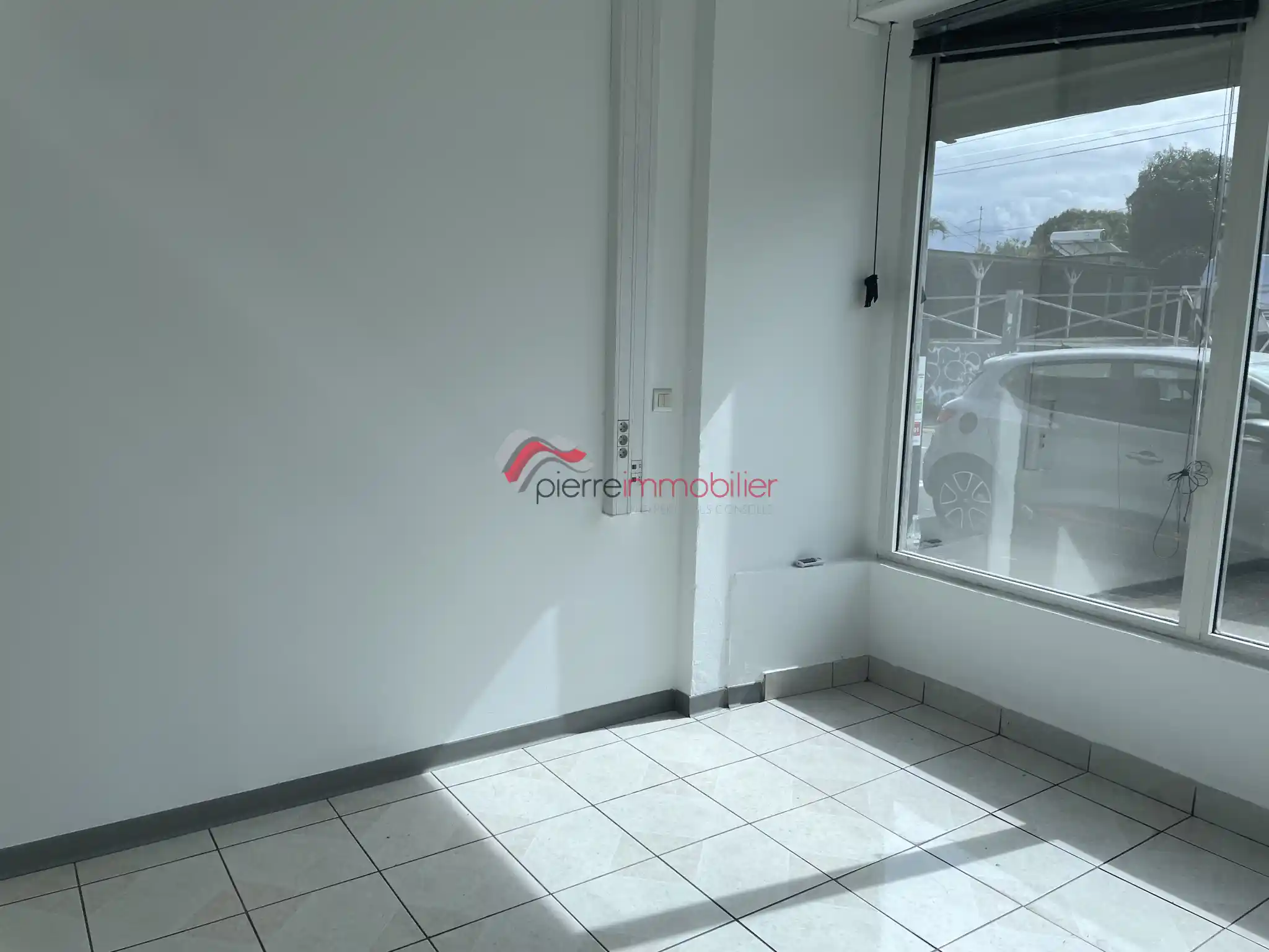 Photo 4 - Local / Bureaux à louer - Ancien 6 000 € 300 m² Saint-Pierre 97410