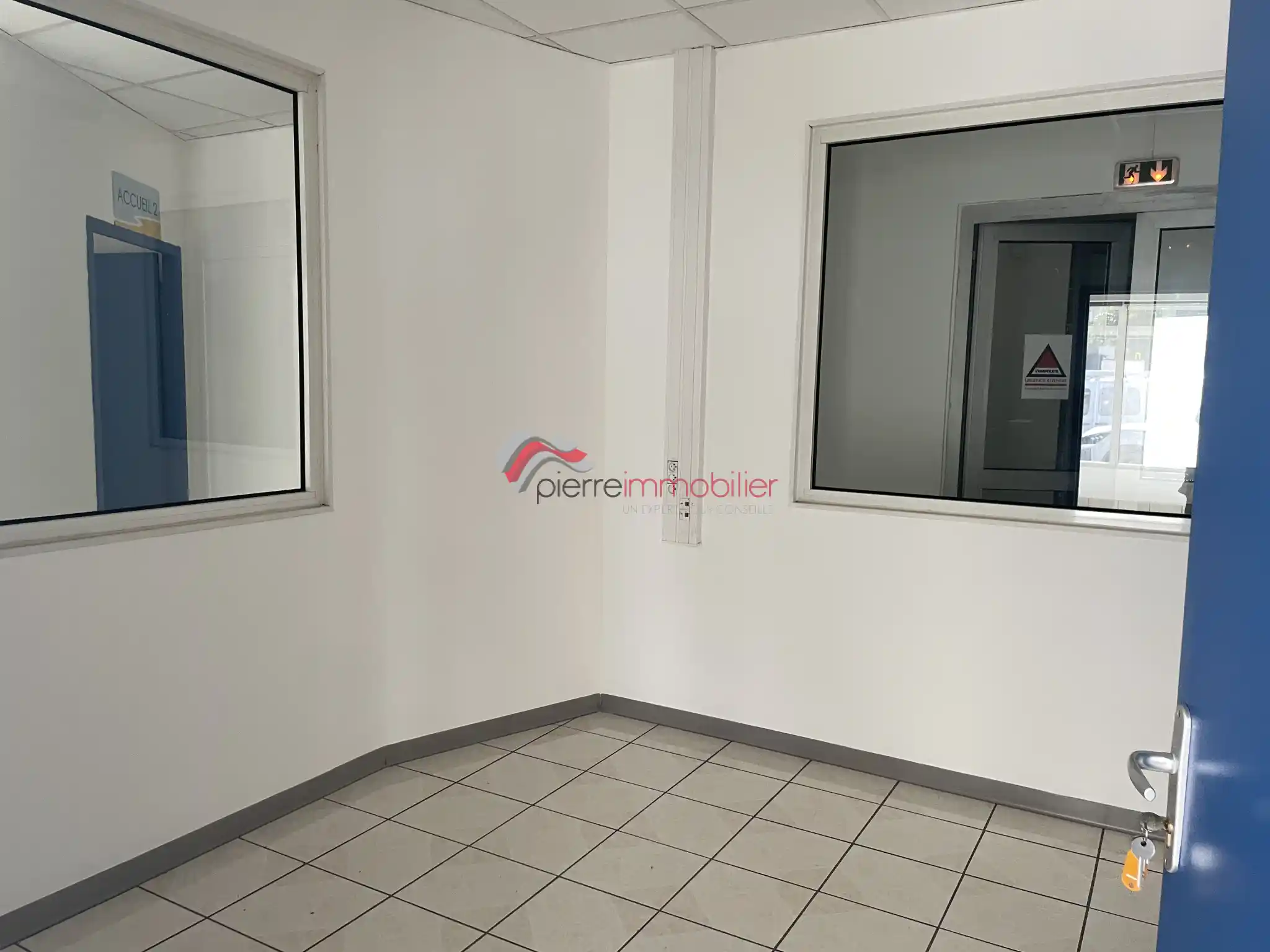 Photo 3 - Local / Bureaux à louer - Ancien 6 000 € 300 m² Saint-Pierre 97410