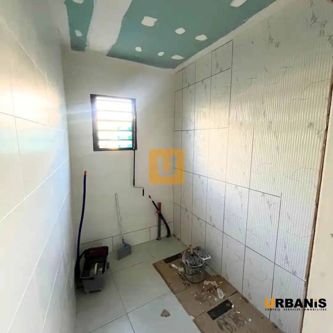 Photo 4 - Local / Bureaux à louer - Ancien 980 € 41 m² Le Port 97420