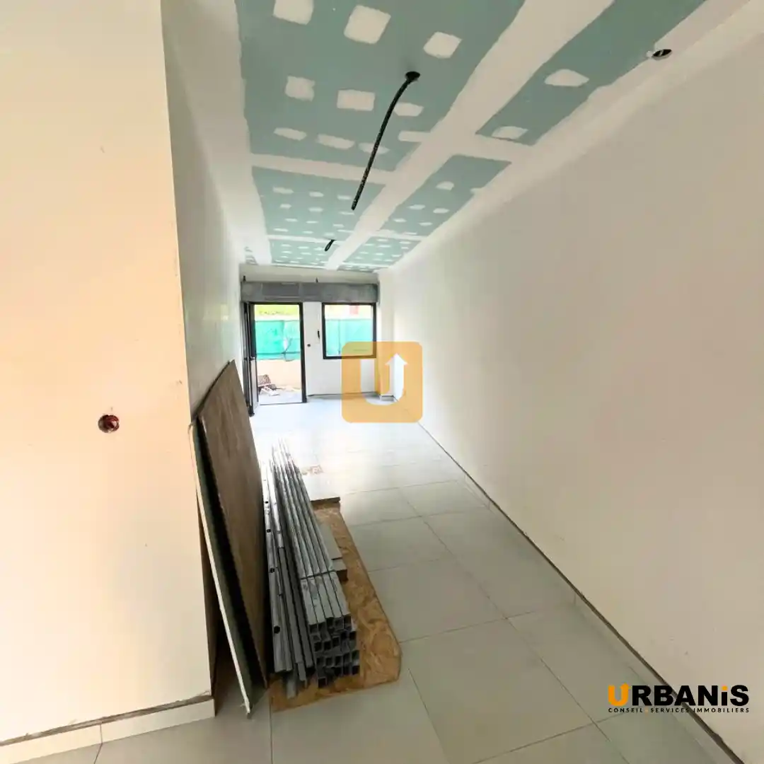 Photo 2 - Local / Bureaux à louer - Ancien 980 € 41 m² Le Port 97420