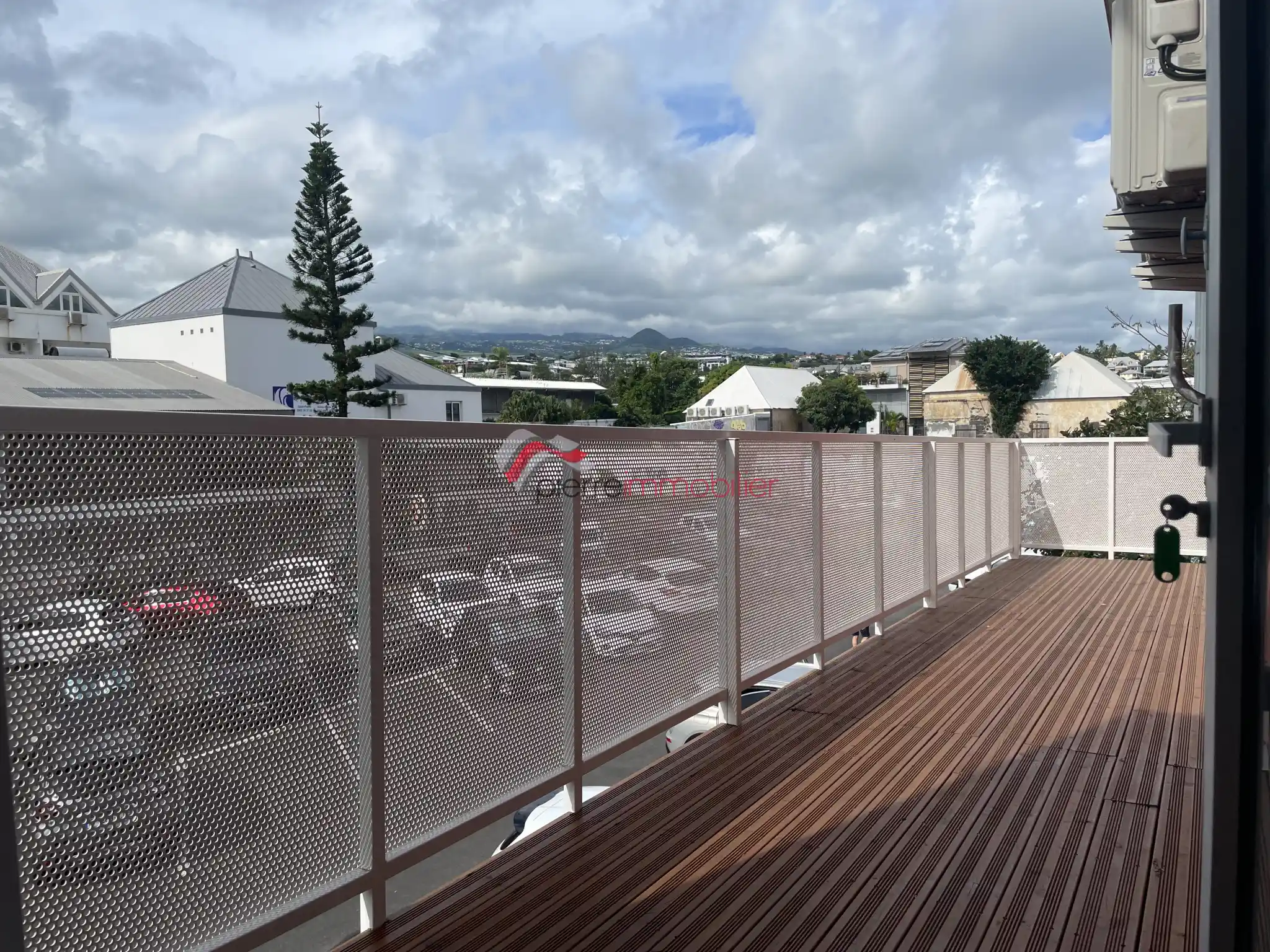 Photo 1 - Appartement à louer - Ancien 1 262 € 4 pièces 3 chambres 75 m² Saint-Pierre 97410