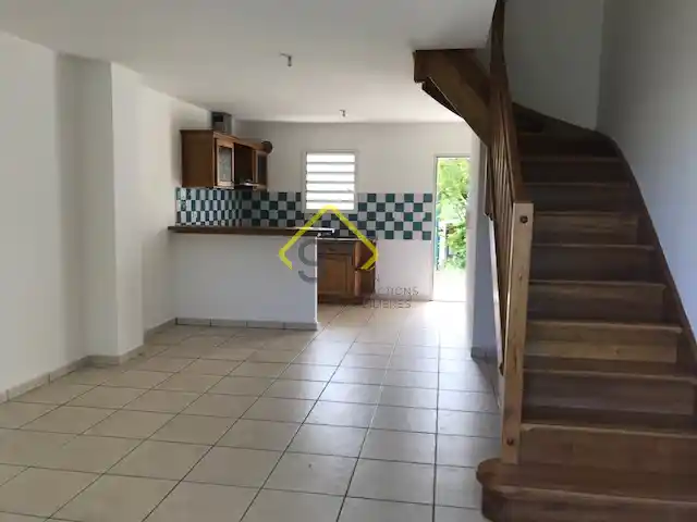 Photo 1 - Maison à louer - Ancien 676,12 € 3 pièces 2 chambres 61 m² Saint-André 97440