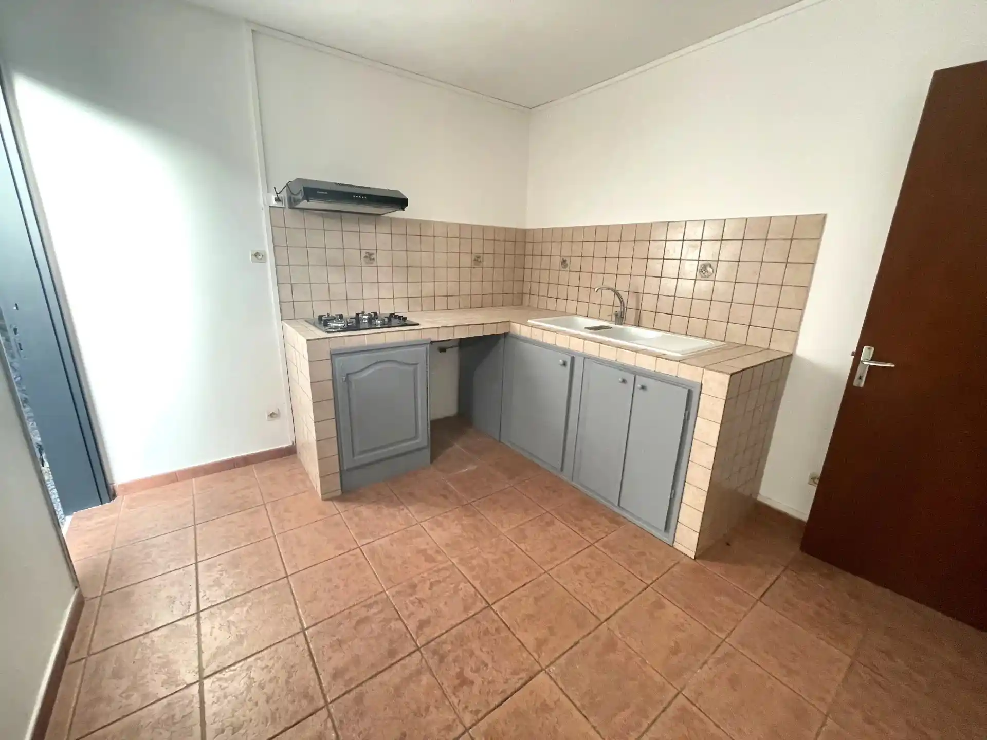Photo 2 - Maison à louer - Ancien 1 380 € 5 pièces 190 m² Entre-Deux 97414