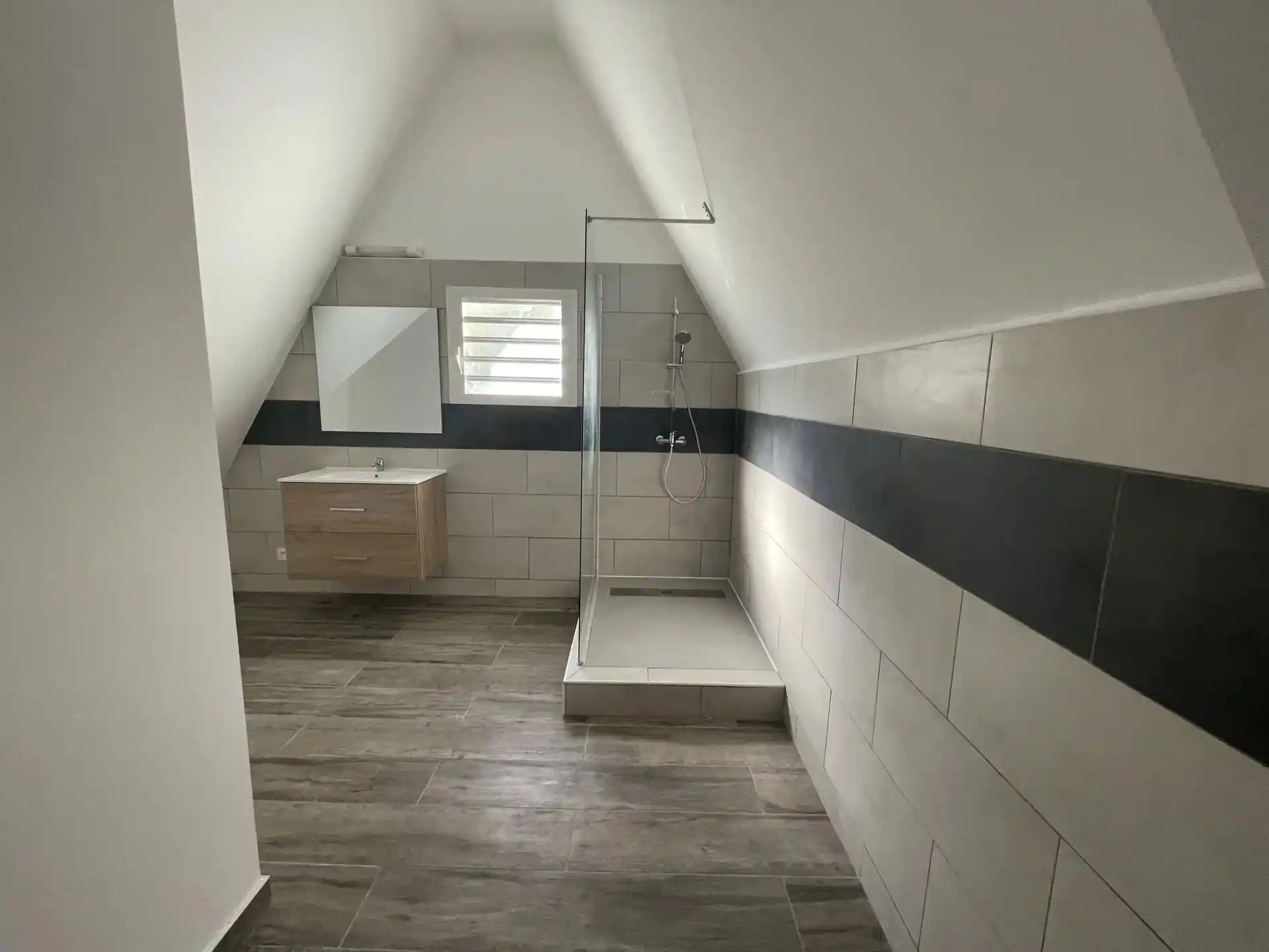 Photo 4 - Maison à louer - Ancien 1 380 € 5 pièces 190 m² Entre-Deux 97414