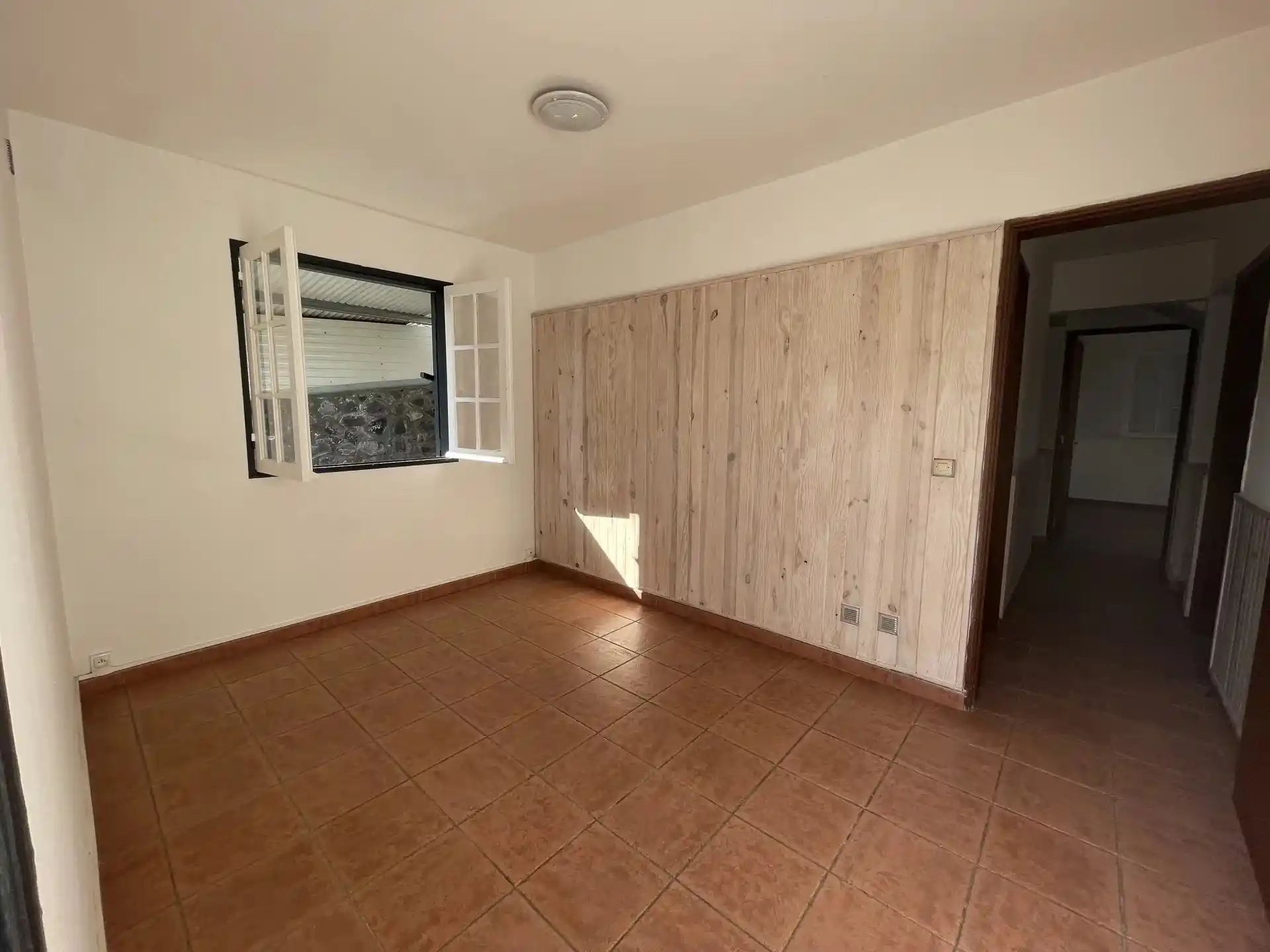 Photo 3 - Maison à louer - Ancien 1 380 € 5 pièces 190 m² Entre-Deux 97414