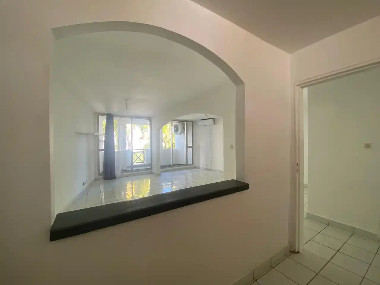 Photo 2 - Appartement à louer - Ancien 706,78 € 1 pièces 42.67 m² Saint-Paul Saint-Gilles les Bains 97434