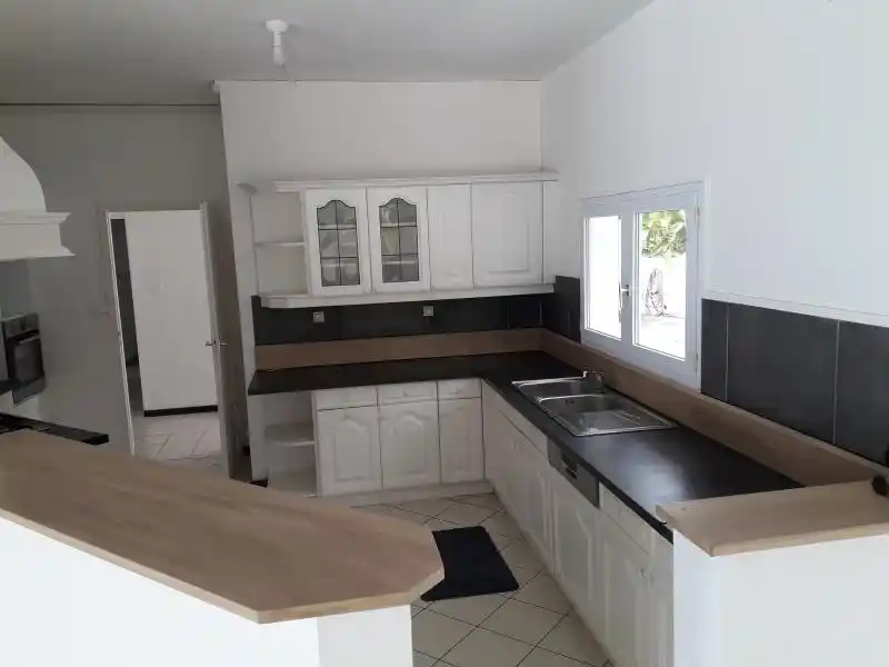 Photo 3 - Maison à louer - Ancien 2 926 € 5 pièces 4 chambres 150 m² Saint-Denis 97400